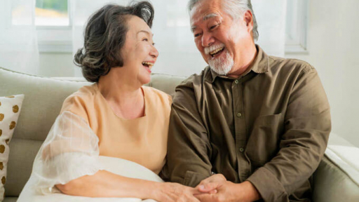 Vì sao người già thường hạnh phúc hơn giới trẻ?