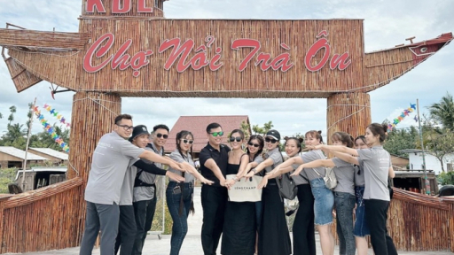 Về Khu du lịch chợ nổi Trà Ôn nghe hát bài Tình anh bán chiếu