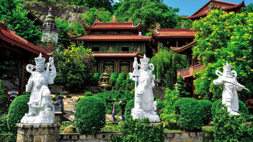 Chùa Hang ở An Giang