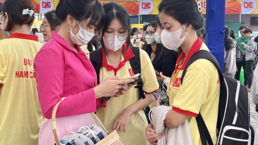 Hàng ngàn sinh viên Đại học Nam Cần Thơ tham dự Ngày hội việc làm năm 2023