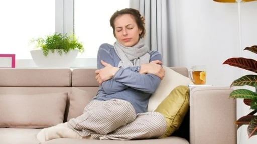 Cảm giác ớn lạnh trong kỳ kinh nguyệt là hiện tượng gì, nguy hiểm không?