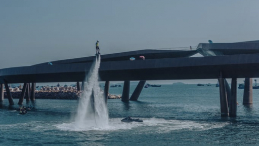 Á quân flyboard thế giới tập luyện cho show diễn sắp ra mắt tại Thị trấn Hoàng Hôn
