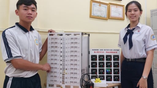 Học sinh Sóc Trăng sáng chế hệ thống cảnh báo và dò tìm người mắc kẹt trong đám cháy