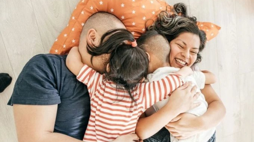 Vì sao cha mẹ nên ôm con mỗi ngày ?