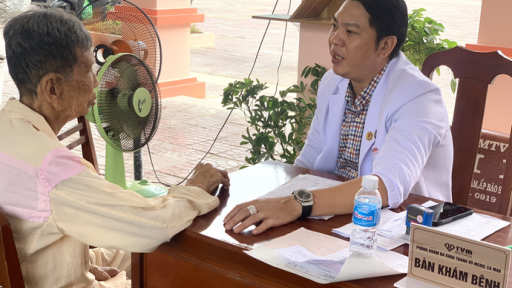Phòng khám Đa khoa Thanh Vũ Medic Cà Mau khám miễn phí cho người dân ở huyện Phú Tân