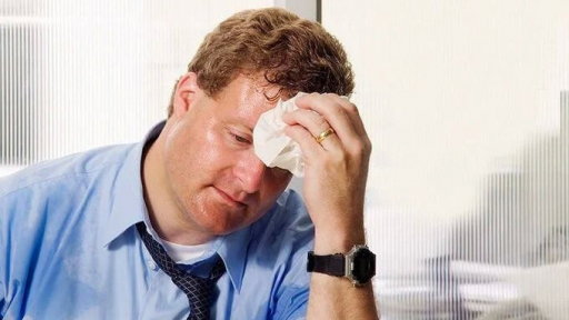 Phát hiện bệnh nguy hiểm từ những lần đổ mồ hôi bất thường