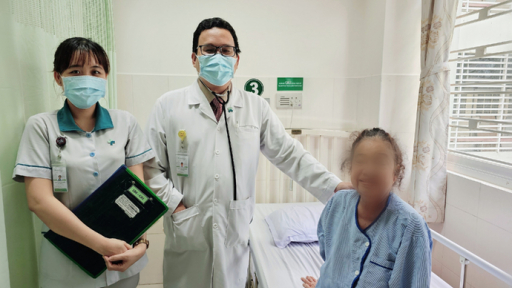 Cụ bà thoát cảnh 