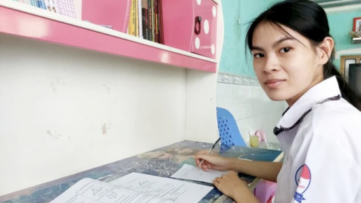 Nghị lực phi thường của nữ sinh bố mất sớm, mẹ phải nghỉ việc vì mắc bệnh