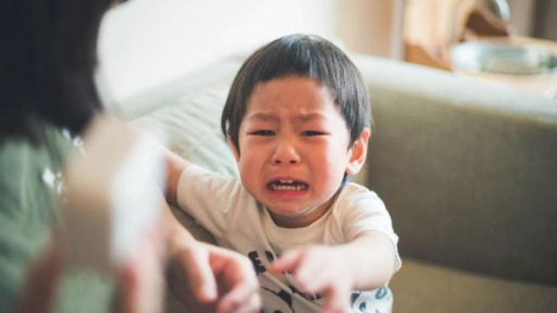 Làm gì khi con liên tục ăn vạ?