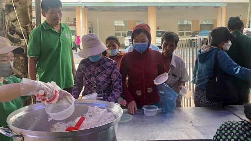Tổ thiện nguyện khu vực 6: Những suất cơm tình thương dành cho các bệnh nhân và gia đình