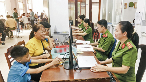 Nêu cao tinh thần vì nhân dân phục vụ