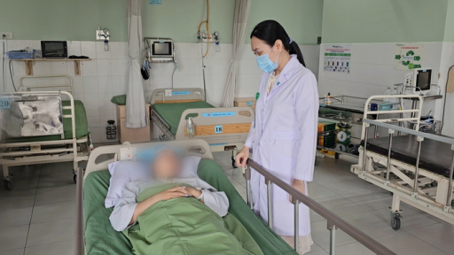 Nhiễm trùng sau 5 năm phẫu thuật má lúm đồng tiền