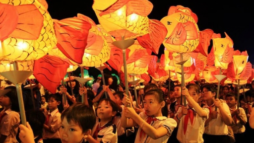 Cần Thơ: Diễu hành rước đèn lồng, Labubu và Capybara khổng lồ tại Đêm hội Trăng rằm năm 2024