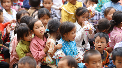 Trong veo ánh mắt trẻ em vùng cao Xím Vàng