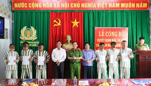 Công an TP Cần Thơ công bố quyết định đặc xá 13 phạm nhân