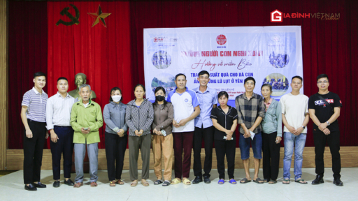 Gia đình Việt Nam phối hợp Đoàn thiện nguyện Nghi Xuân trao hơn 110 triệu đồng cho người dân vùng lũ Yên Bái