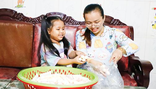 Nêu gương sáng cho con