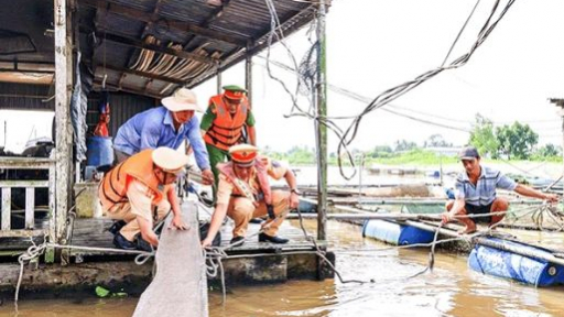 Cảnh sát giao thông Công an TP Cần Thơ chủ động ứng phó bão Trà Mi