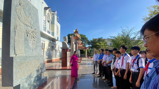 Cà Mau: Trưng bày ngoại khóa tìm hiểu Di tích Bia kỷ niệm Bác Hồ với cây vú sữa miền Nam