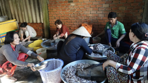 Về Thới Tân, nghe chuyện cô Nga mần mắm
