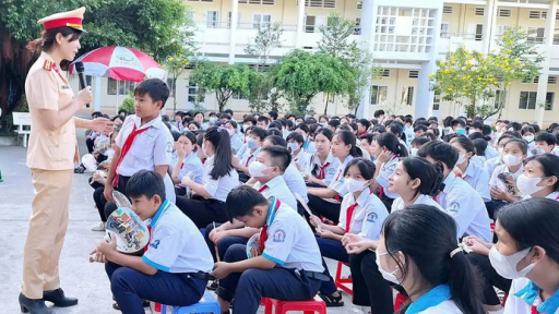 Những “người thầy” thầm lặng trong công tác tuyên truyền pháp luật khi tham gia giao thông
