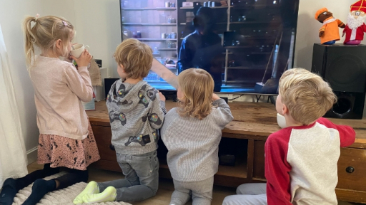 Tác hại khi cho trẻ xem TV trước 6 tuổi