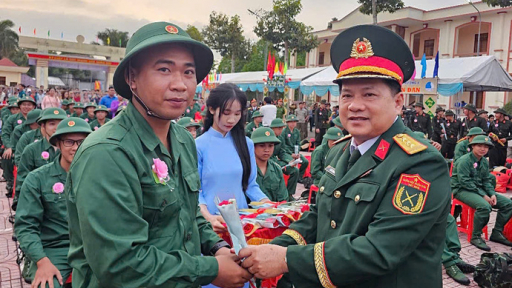 Thanh niên Sóc Trăng nô nức lên đường nhập ngũ