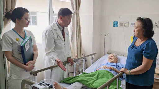 Phẫu thuật thay khớp háng thành công cho cụ bà 103 tuổi