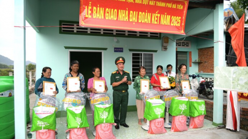 Kiên Giang: Bàn giao 6 căn nhà Đại đoàn kết thuộc chương trình “Xóa nhà tạm, nhà dột nát