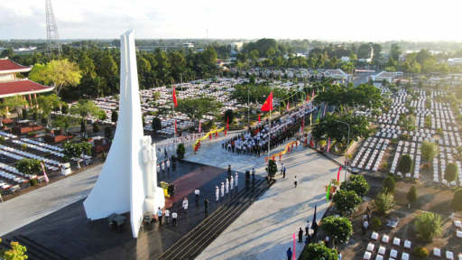 Tỉnh Kiên Giang viếng nghĩa trang liệt sĩ nhân kỷ niệm 50 năm Ngày giải phóng miền Nam, thống nhất đất nước