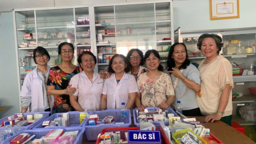Hội Từ thiện TP. Cần Thơ tổ chức khám bệnh, tặng quần áo và cơm miễn phí cho người khó khăn