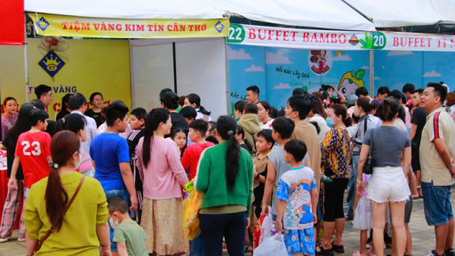 Thu về hơn 10 tấn rác được phân loại tại Ngày hội “Đổi rác lấy quà”