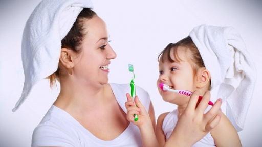 Điều gì xảy ra khi đánh răng quá mạnh?