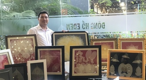 Sóc Trăng: Chàng trai 9X gom lá bồ đề làm tranh nghệ thuật