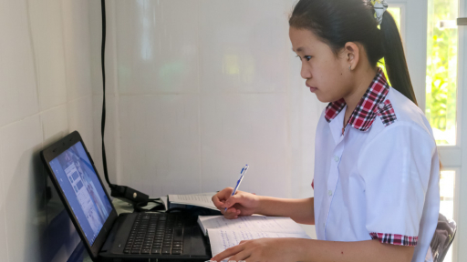 Chú ý bệnh vẹo cột sống ở học sinh