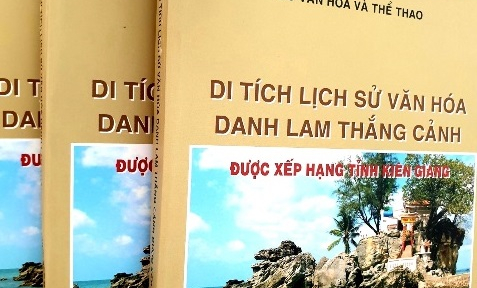 Ra mắt quyển sách 