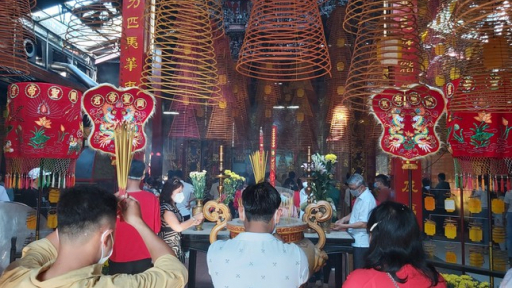 Đi lễ chùa: Cần hành xử văn minh