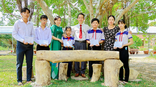 Kiên Giang chăm lo cho học sinh nghèo vui xuân, đón tết