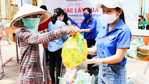 Mô hình đổi rác tái chế lấy gạo tại TP. Bạc Liêu