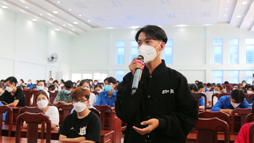 Lãnh đạo Trường Đại học Kiên Giang đối thoại với sinh viên