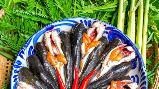 Giải nhiệt mùa hè với canh chua cá chốt nấu với lá me non