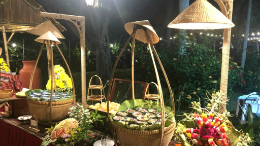 Buffet Street Food - Gánh hàng rong điểm hẹn của gia đình, bạn bè ngày cuối tuần