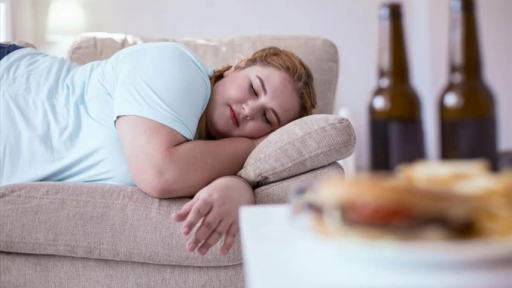 5 nguy cơ sức khỏe do thói quen nằm ngay sau khi ăn