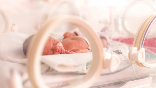 Trẻ sơ sinh tăng nguy cơ đột tử do thói quen khó bỏ của người lớn