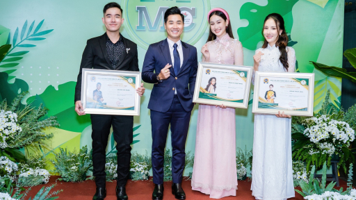 Dược sĩ Minh Trung và hội bạn Doanh Nhân hoàn thành khóa học Người Dẫn Chương trình chuyên nghiệp