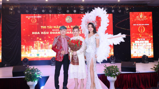 Đấu giá thành công 250 triệu đồng áo dạ hội Tommy Nguyễn cho đêm thiện nguyện