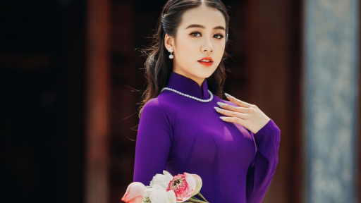 Duyên dáng tà áo dài tím giữa đất trời Tây Đô