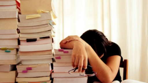 Áp lực trước kỳ thi: Bố mẹ làm gì để con bớt căng thẳng?