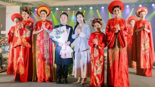 Nhà thiết kế Việt Hùng lần đầu mang “Thoáng Tây Đô” trình diễn tại triển lãm cưới lớn nhất ĐBSCL