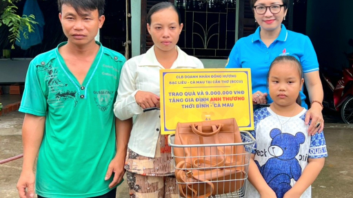 CLB Doanh nhân đồng hương Cà Mau - Bạc Liêu tại Cần Thơ trao quà cho hoàn cảnh khó khăn tại quê nhà
